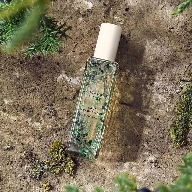 Woody fragrance reference with du song, cedar, laudan grease notes for custom perfume development