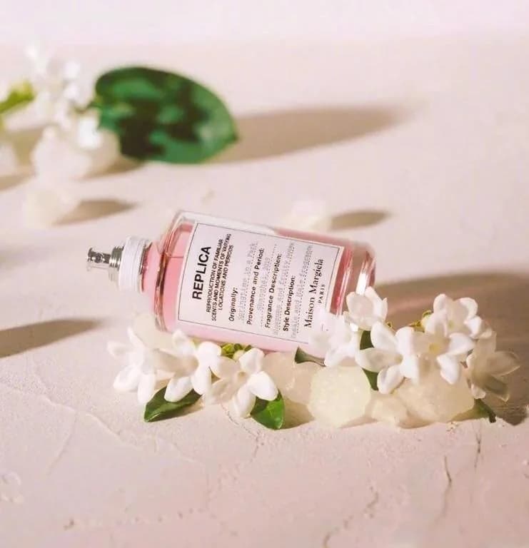Woody, Floral, Green fragrance reference with freesia, green leaves, tuberose, jasmine notes for custom perfume development