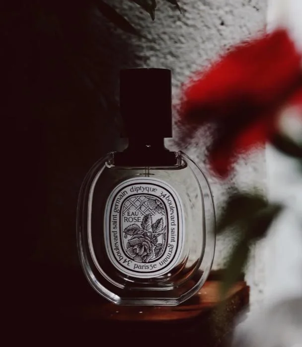 Citrus, Woody, Floral fragrance reference with lemon, blackcurrant, lychee, jasmine notes for custom perfume development