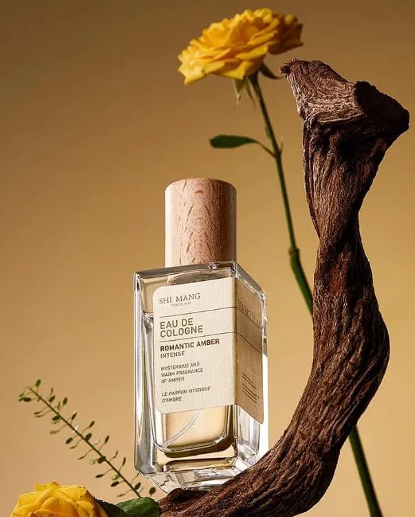 Woody, Floral, Amber fragrance reference with sandalwood, cedar, cardamom, violet notes for custom perfume development