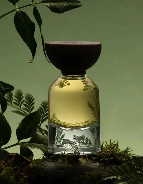 Tea, Floral, Green fragrance reference with mulan, green leaves, yellow orchid, tea notes for custom perfume development