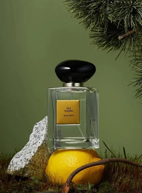 Citrus, Woody, Musk fragrance reference with pepper, smoke, lemon, olive balm notes for custom perfume development